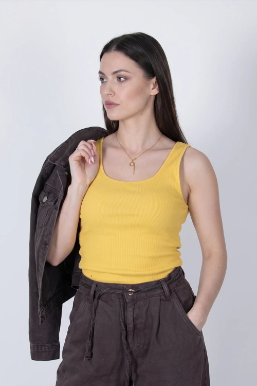 tshirt-yellow-1.webp