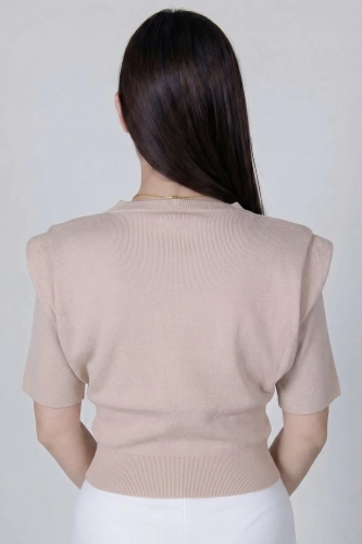 sweter-beige-2.webp