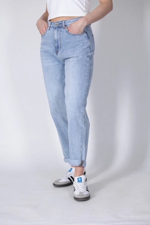 Jeansy-Damskie-3d-4.webp