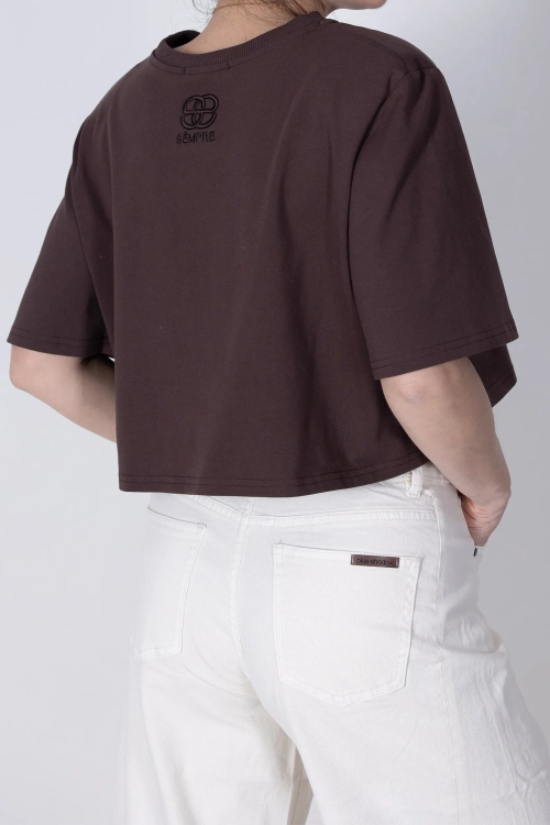 tshirt-brown-short-3.webp