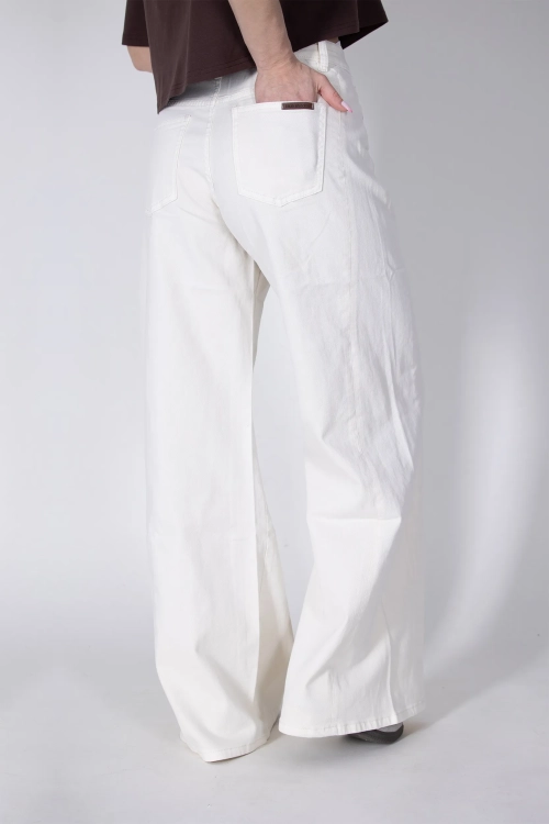 jeans-white-3d-1.webp