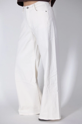 jeans-white-3d-2.webp