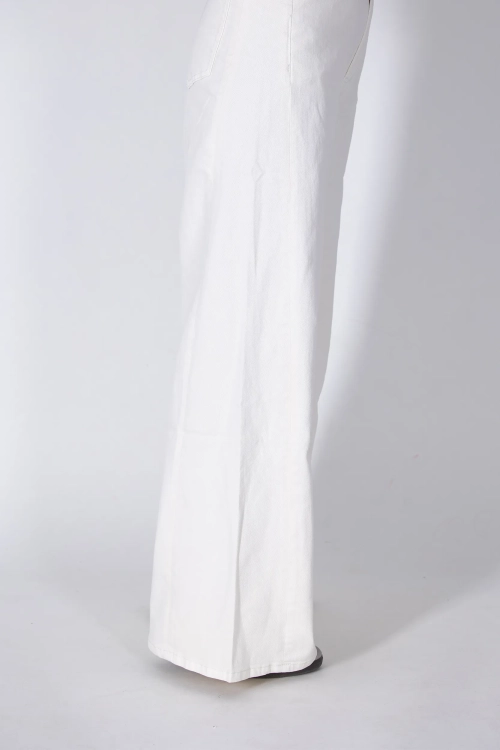 jeans-white-3d-3.webp