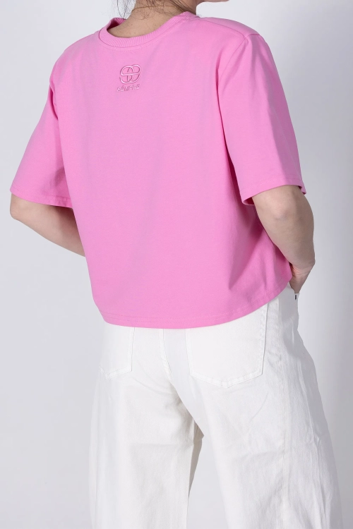tshirt-pink-pillow-3.webp